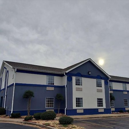 Days Inn & Suites By Wyndham Huntsville Buitenkant foto
