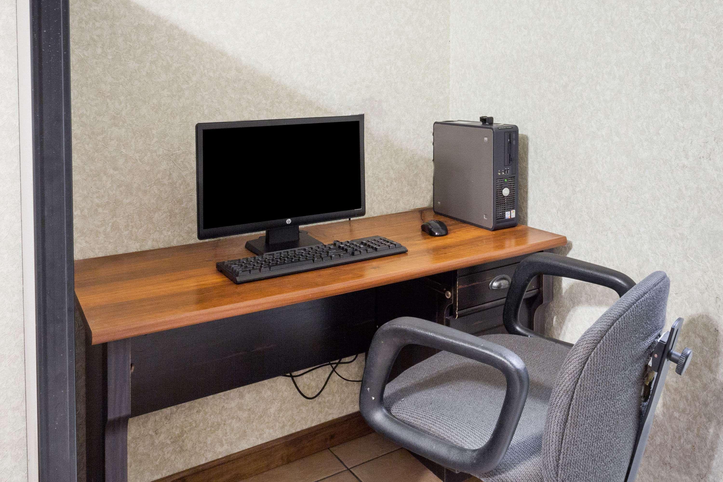 Days Inn & Suites By Wyndham Huntsville Buitenkant foto
