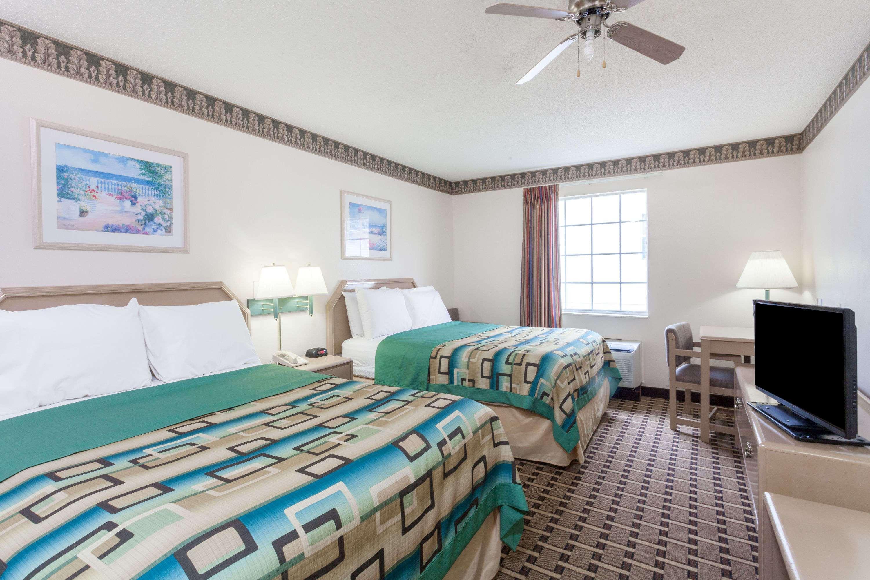 Days Inn & Suites By Wyndham Huntsville Buitenkant foto
