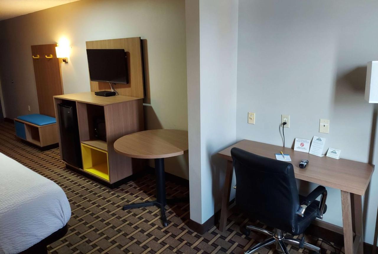 Days Inn & Suites By Wyndham Huntsville Buitenkant foto