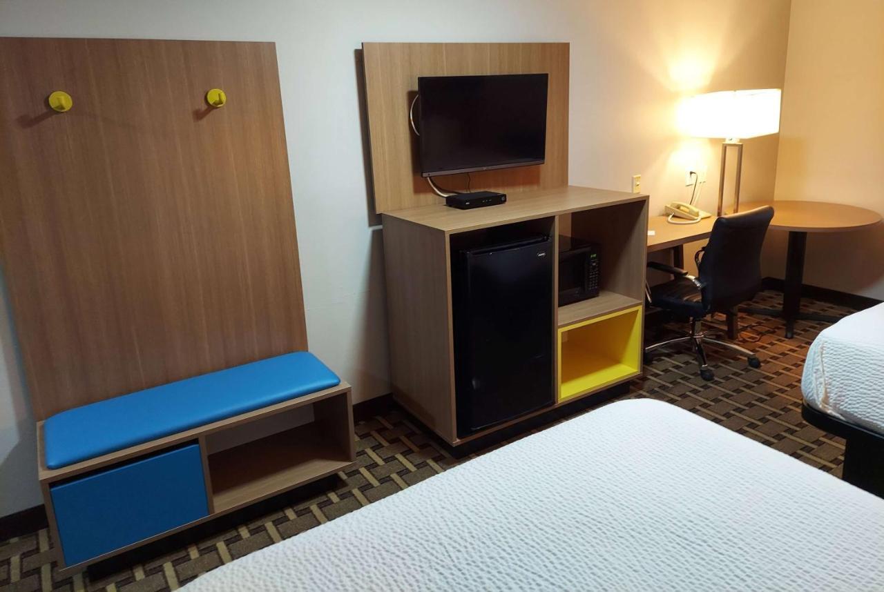 Days Inn & Suites By Wyndham Huntsville Buitenkant foto