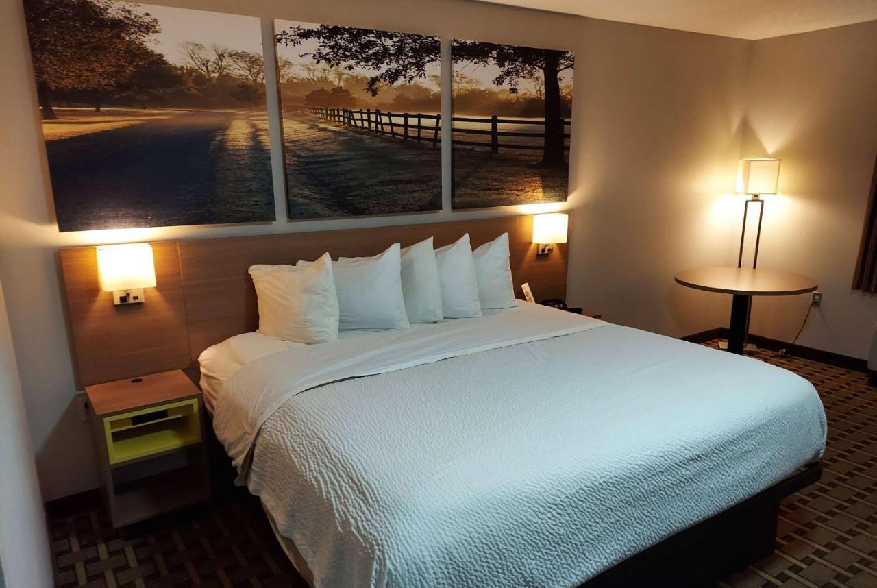 Days Inn & Suites By Wyndham Huntsville Buitenkant foto