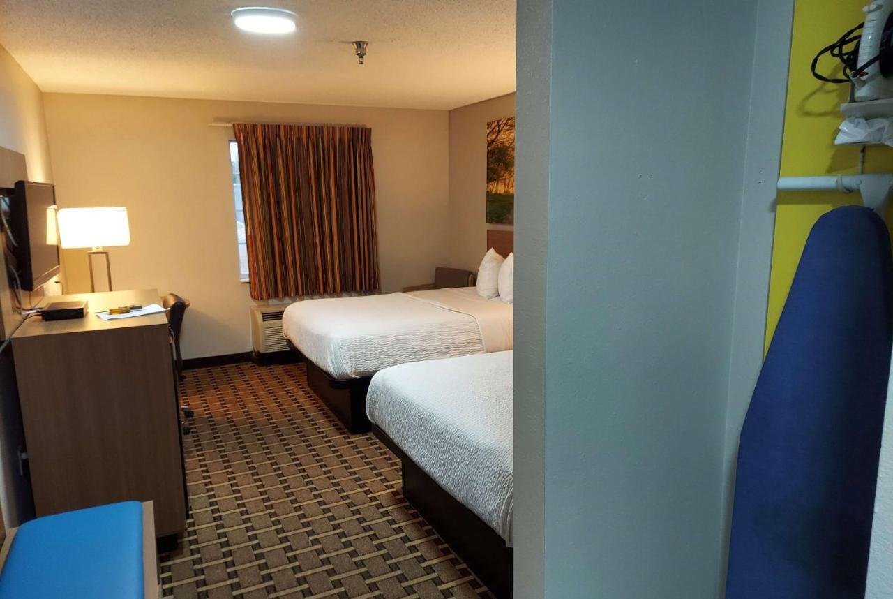 Days Inn & Suites By Wyndham Huntsville Buitenkant foto