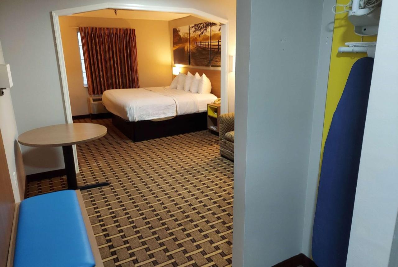 Days Inn & Suites By Wyndham Huntsville Buitenkant foto