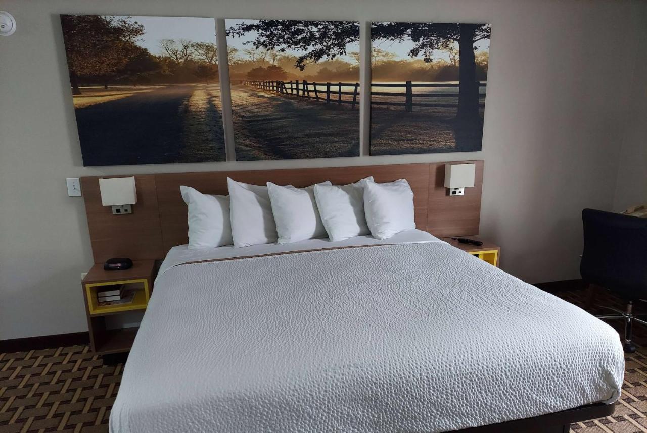 Days Inn & Suites By Wyndham Huntsville Buitenkant foto