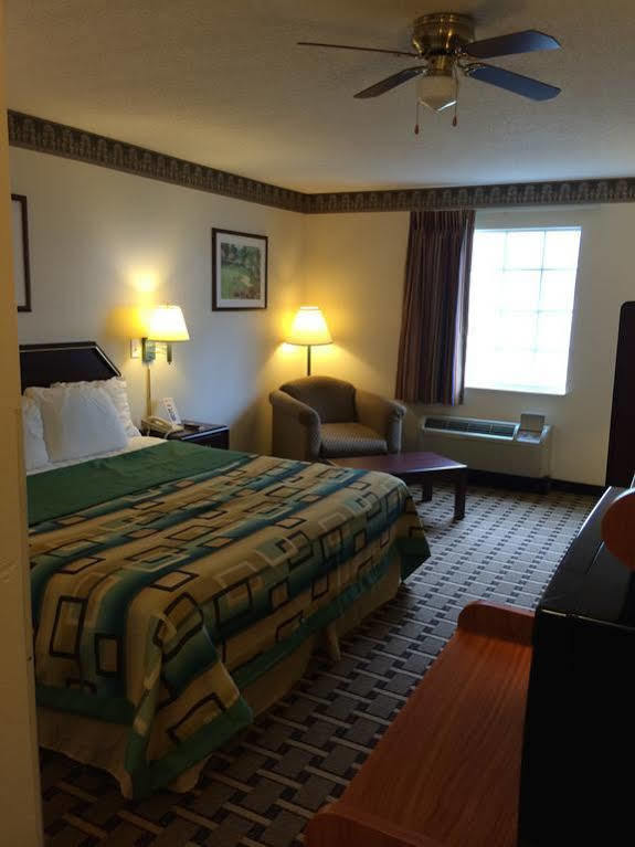 Days Inn & Suites By Wyndham Huntsville Buitenkant foto