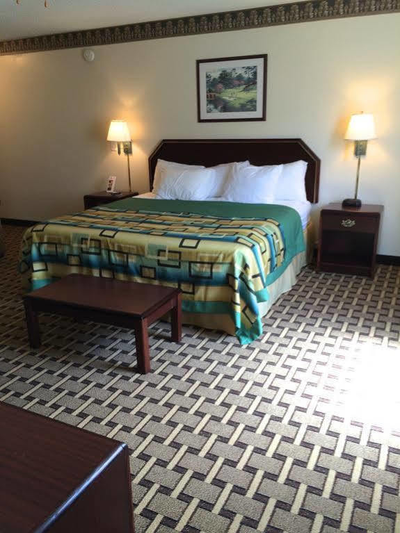 Days Inn & Suites By Wyndham Huntsville Buitenkant foto