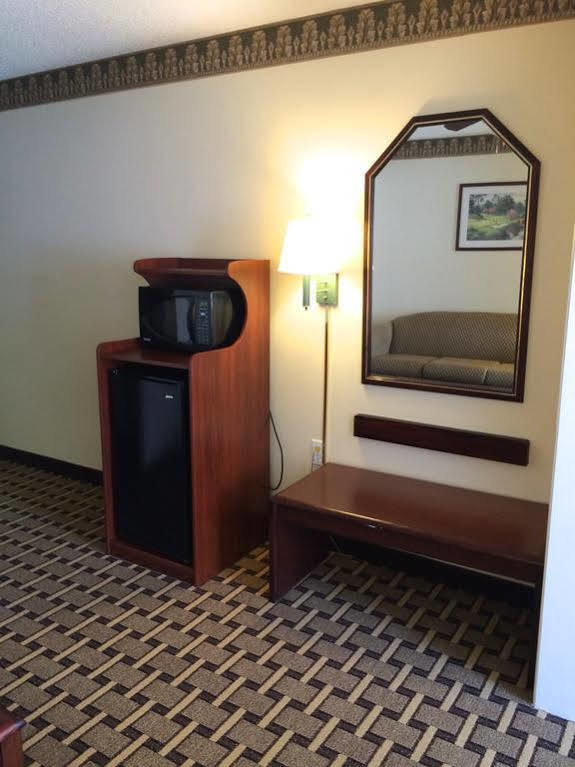Days Inn & Suites By Wyndham Huntsville Buitenkant foto